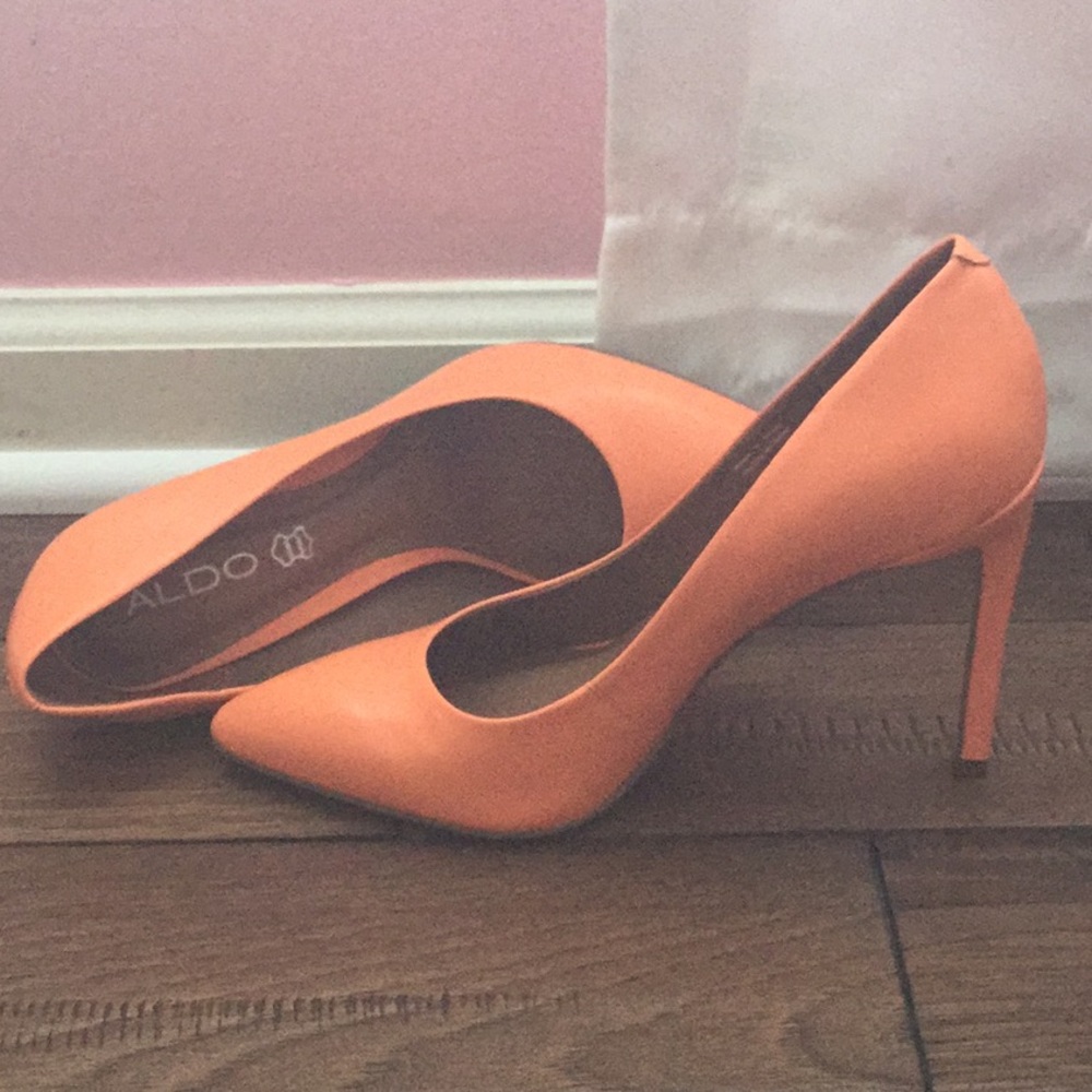 Beautifully colored 4” pointed toe heels #noFilter